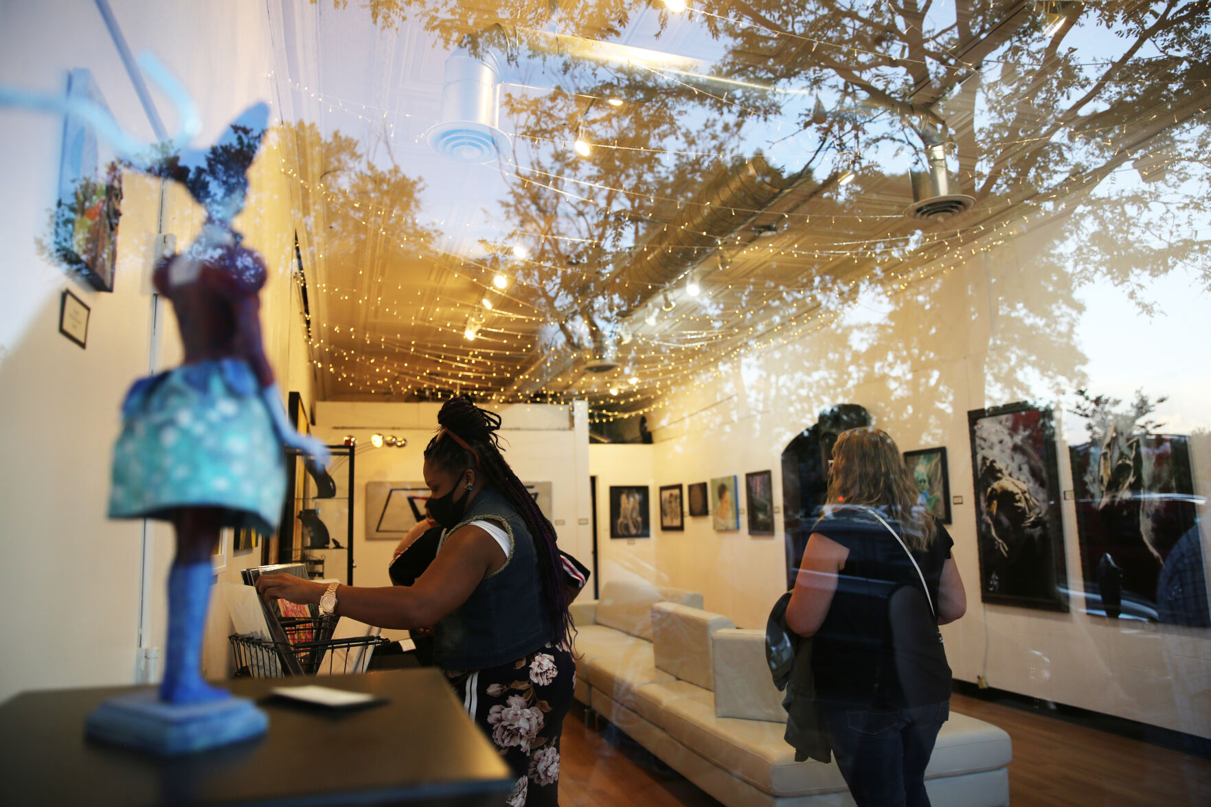 090520-news-FirstFriday 15.JPG